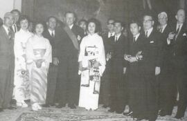 hisakazu-tercero-desde-la-derecha-en-el-palacio-de-gobierno-con-el-presidente-paraguayo-alfredo-stroessner-el-embajador-de-japon-en-paraguay-zen-e-00952000000-1559860.jpg