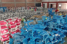 El tinglado Municipal de RI 3 Corrales fue utilizado para montar los pupitres chinos.