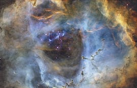 Nuevas imágenes de alta resolución de zonas de cielo profundo. La Colaboración del Telescopio del Horizonte de Sucesos (EHT) ha conseguido hacer observaciones con la resolución más alta jamás obtenida desde la superficie de la Tierra, lo que permitirá en el futuro obtener imágenes de agujeros negros un 50 % más detalladas que antes.