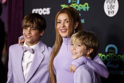 La cantante colombiana Shakira con sus hijos Sasha y Milan en el estreno de la película 'Zootopia 2' en el Teatro El Capitán de Los Ángeles. (EFE/EPA/CAROLINE BREHMAN)