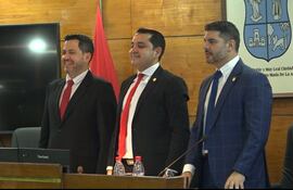 Luis Bello (ANR-HC), intendente de Asunción (c), junto a Óscar "Nenecho" Rodríguez (ANR-HC) y Raúl Latorre (ANR-HC).