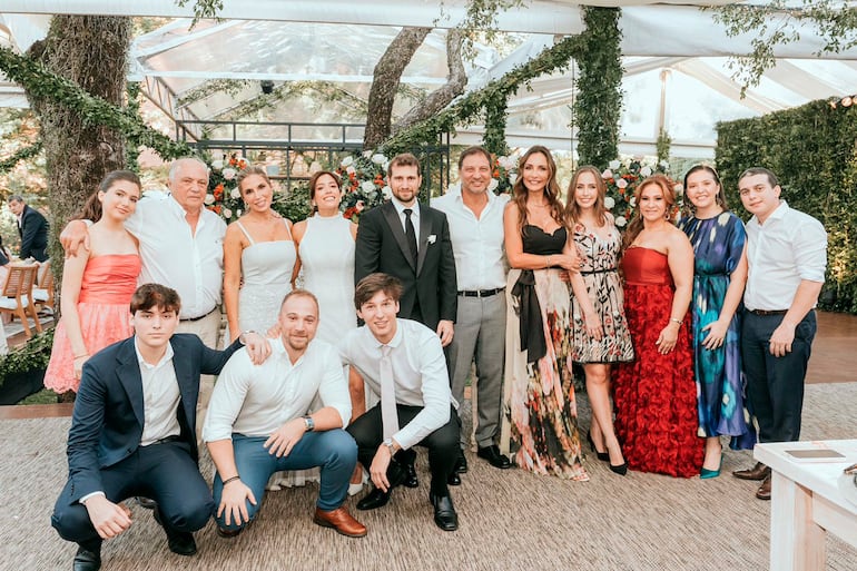 La familia feliz del novio.