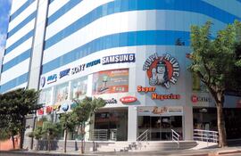 Distintas actividades se realizan en el showroom de Tupi, para que las mamás disfruten de su visita.