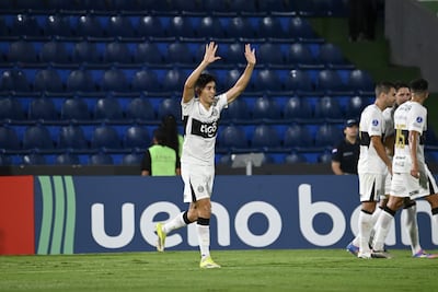 El volante ofensivo de Olimpia, Rubén Lezcano celebra el tanto ganador en el duelo ante el Sportivo Trinidense, en la fase preliminar de la Copa Sudamericana.