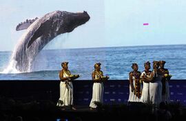 Artistas se presentan en la inauguración de la COP16 de Biodiversidad este domingo, en Cali (Colombia).