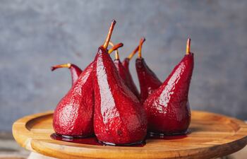 Peras al vino tinto.