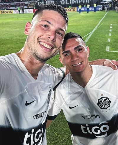 Manuel Capasso y Hugo Fernández, autores de los goles de la victoria de Olimpia contra Sportivo Trinidense por 2-1.