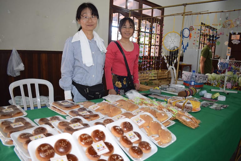 Las emprendedoras de variedad de masitas japonesas, Sachiko Mishima y Yukari Mishima.