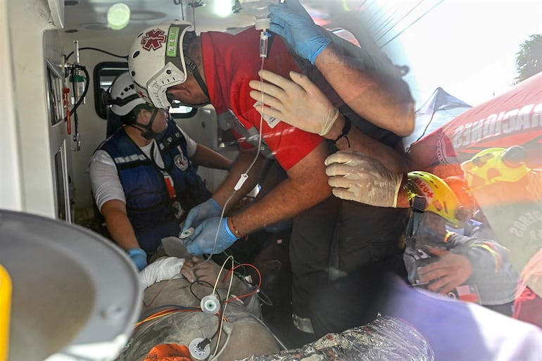 Hernan Gil, sobreviviente de los terremotos del miércoles 24 de junio, fue rescatado hoy, en el estado de La Guaira.