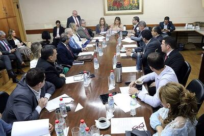 El viceminsitro de Salud, Hernán Martínez concurrió ayer ante la Comisión de Presupuesto para abogar por ampliación para equipar el Hospital de Coronel Oviedo.