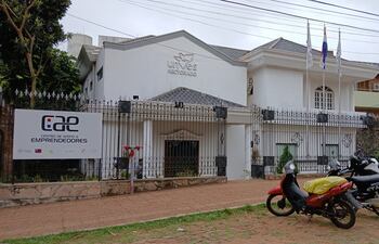 Rectorado de la Universidad Nacional de Villarrica del Espíritu Santo (UNVES).