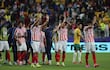 Jugadores de Paraguay saludan este jueves, al finalizar un partido del grupo D del Mundial de la FIFA 2026 entre Paraguay y Australia en el estadio Levi's en Santa Clara, California (Estados Unidos).