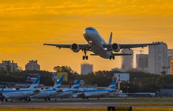 El Aeropuerto Internacional Ezeiza, en la Ciudad de Buenos Aires (Argentina), tuvo que cerrar por 20 minutos tras una amenaza de bomba.