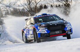 Fau Zaldívar (24 años) utilizando todo el ancho de la pista durante las pruebas libres oficiales que se realizaron de ayer en Umeå.