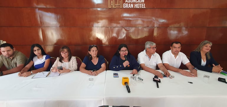 Los liberales denunciaron despido masivo, durante una conferencia de prensa de ayer. 