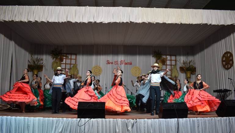 En Santa Rosa del Aguaray, en el festival para ti mamá, fue la ultima presentación del exitoso ballet