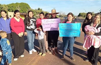 Las madres de familia se manifestaron sobre la ruta PY22 para exigir que no se cierre del local
