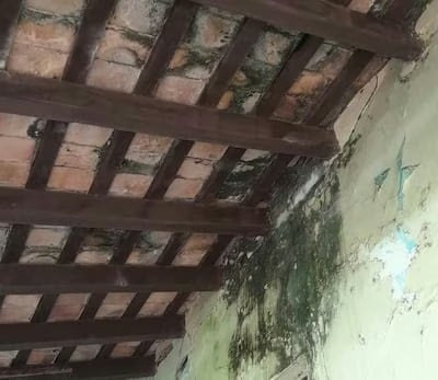 En estas condiciones se encuentran las paredes y el techo del santuario Dulce Nombre de Jesús.