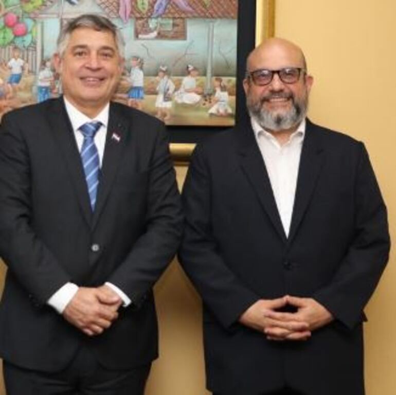 El ministro de Educación, Luis Ramírez y el viceministro de Educación Básica, David Velázquez Seiferheld, firmante de la circular N°2/25 del MEC.