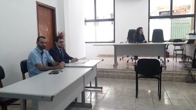 Édgar Martínez Sacoman se presentó con su abogado defensor hoy ante el Tribunal.