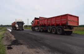 En la ruta PY01, zona de circunvalación de Paraguarí, se realizaron apurados remiendos en diciembre del año pasado.