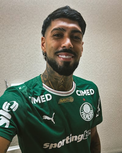 El futbolista argentino nacionalizado uruguayo, Alexander Nahuel Barboza Ullúa (31 años), en su presentación en Palmeiras de Brasil.