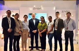 Carlos Picagua, Yvana Franco, Patricia Mas, Esteban Pérez, Nathalia Benítez, Daniela Villalba, Ezequiel González y Juan José Ayala en el stand de Electropar, en CAPADEI.