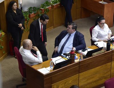 Los senadores cartistas Hernán Rivas, Basilio Núñez y Dionisio Amarilla, en la sesión de la semana pasada.