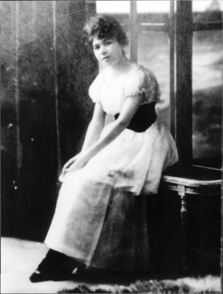 Alfonsina Storni a los 24 años cuando publicó "La inquietud del rosal"