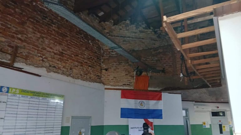 Isaías Fretes investiga el abandono de obras en la Unidad Sanitaria de IPS en Independencia.
