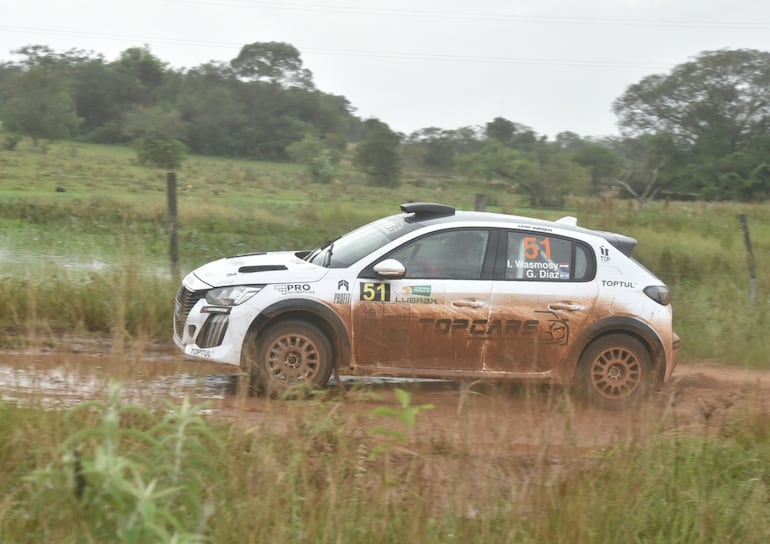 Iván Wasmosy y Gonzalo Díaz, a bordo del Peugeot 208 Rally4, durante la Etapa 1.