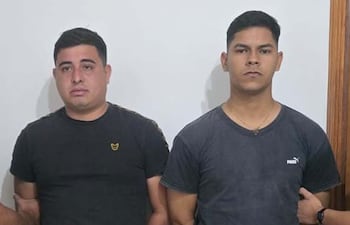 Suboficial segundo Eduardo Ortigoza Portillo y suboficial ayudante Gabriel Isaías Martínez Duarte, de la comisaría 19ª de Asunción, capturados e imputados.