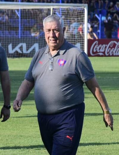 Carlos de los Santos Jara Saguier (73 años), director técnico de Cerro Porteño.