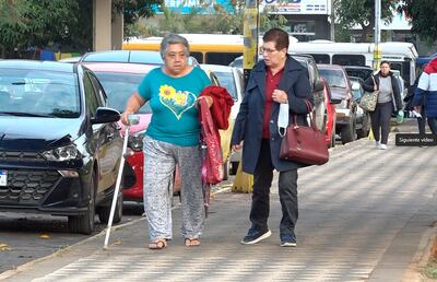 Los adultos mayores son quienes más padecen la falta del minibus que hace traslados en el IPS.