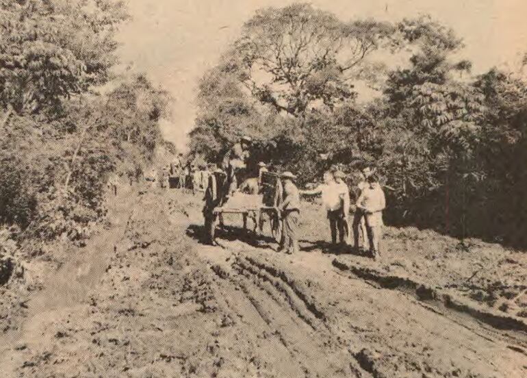 La Junta Vial de la Capital con el apoyo de los vecinos de Capiatá reparan los caminos del distrito.