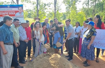 Palada inicial del empedrado Villarrica-Yataity