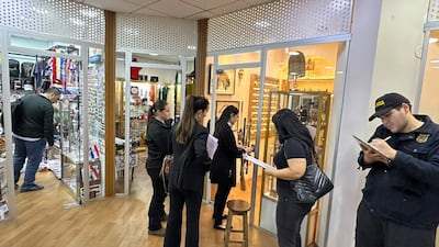 Funcionarios de la Fiscalía intervienen un local comercial dentro del Aeropuerto Silvio Pettirossi.