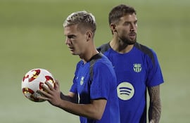 YEDA (ARABIA SAUDÍ), 11/01/2025.- El centrocampista del FC Barcelona Dani Olmo durante el entrenamiento de este sábado en Yeda, en la víspera de la final de la Supercopa de España de fútbol que les enfrenta mañana domingo al Real Madrid. EFE/ Alberto Estévez