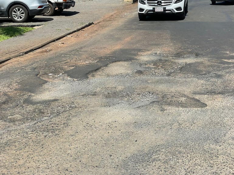 Calles destruidas Las Palmeras y Monseñor Bogarin