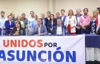 Unidos por Asunción Soledad Núñez, Johanna Ortega, hugo fleitas, stephan rasmussen, esperanza martínez, agustín saguier, rocío vallejo, Ricardo estigarribia, eduardo nakayama, ruben velázquez, rafael filizzola.