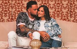 Natti Natasha y Raphy Pina esperan felices su segundo hijo.