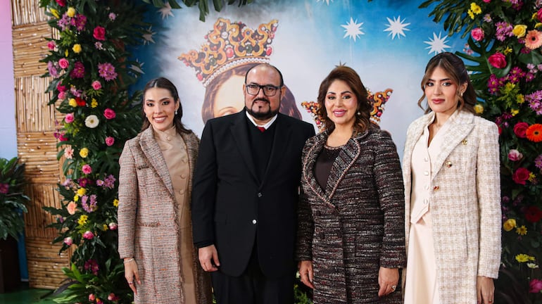 El Prof. Dr. Hernando Javier Quiñónez Sarabia, rector de la Universidad María Auxiliadora (UMAX), y la Dra. Elvira Peralta de Quiñónez, presidente del Consejo Superior Universitario, junto a sus hijas, participaron de las distintas actividades en honor a María Auxiliadora.