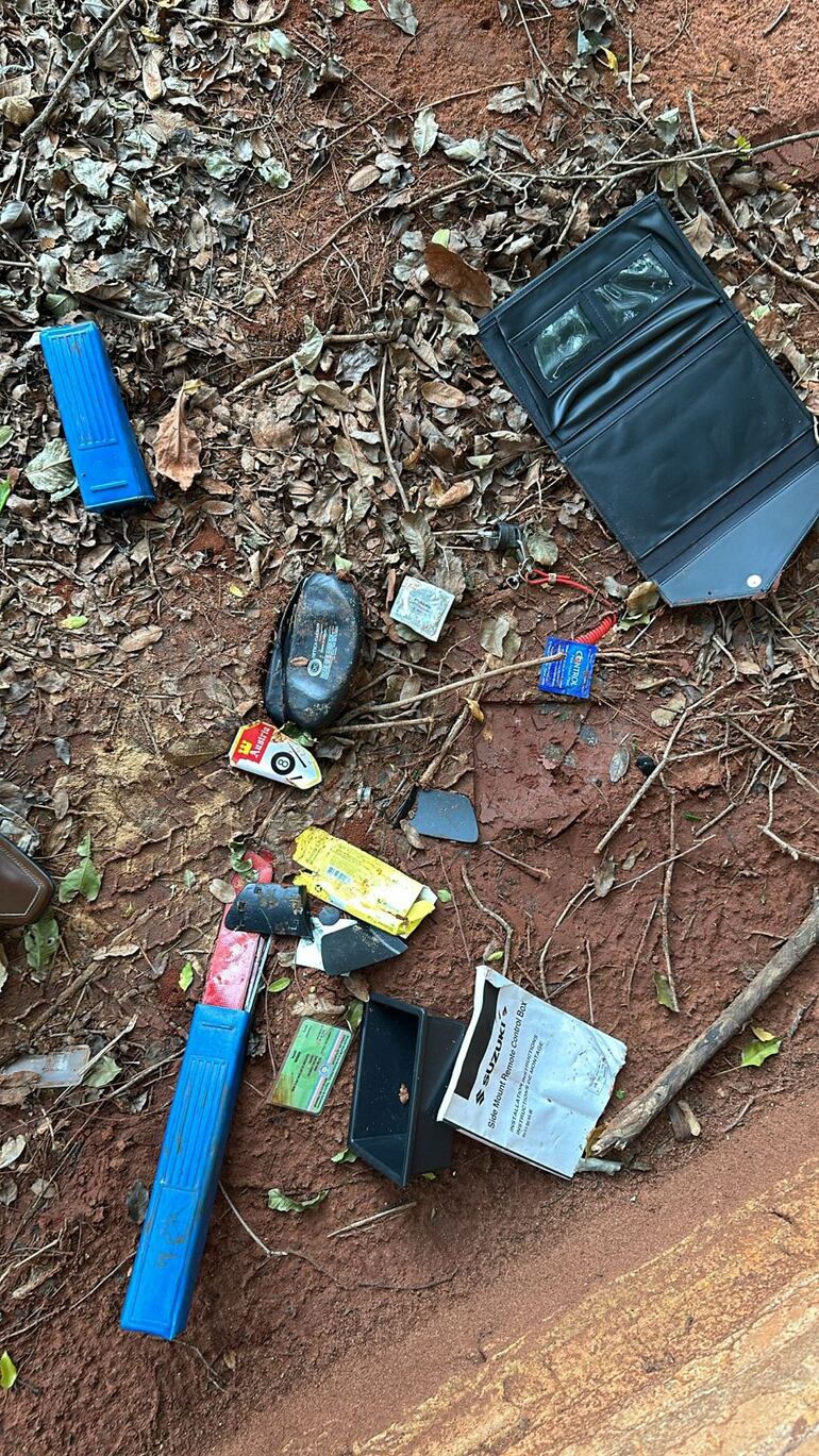 Elementos varios encontrados en la vivienda allanada en Fernando de la Mora.