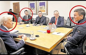 En mayo de 2024, Enrique Segura, CEO de Securiport, se reunió con Santiago Peña; el titular de Migraciones, Jorge Kronawetter; el ministro de MITIC, Gustavo Villate, y el ministro del interior, Enrique Riera.