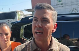 Santiago Peña, Presidente de la República, hoy durante la verificación de obras en el Colegio Nacional de la Capital.