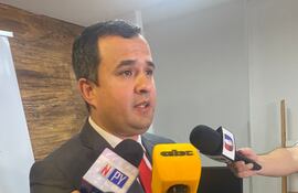 Víctor Benítez, Viceministro de Política Criminal, en conferencia con los medios de prensa.