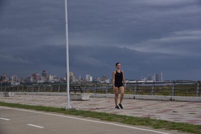 Cielo nublado costanera de Asunción. Este sábado se espera un aumento de probabilidades lluvias.
