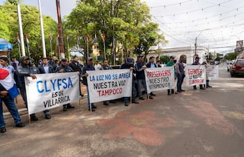 Empleados de Clyfsa se movilizan en Villarrica y piden respaldo ante conflicto con la ANDE