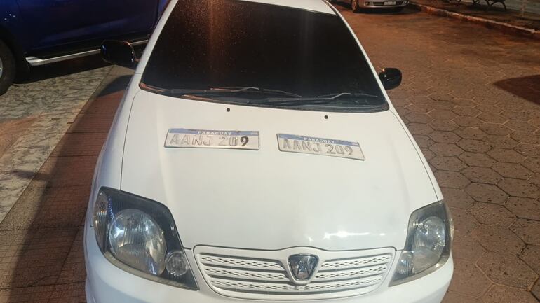 El automóvil que aparentemente fue utilizado en el asalto y que ahora fue encontrado en poder del sospechoso en Oviedo.