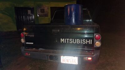 La camioneta con el tambor con combustible fue incautada en Domingo Martínez de Irala.